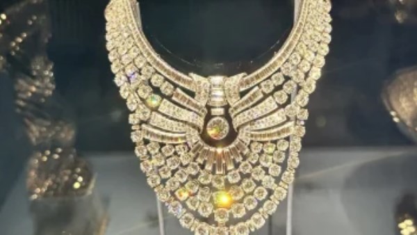 مرصع بـ673 ماسة.. النمسا تضيف عقد الملكة نازلي لبيانات الإنتربول المسروقة