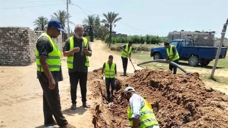 مياه الشرقية تنفذ خط مياه بطول 350 مترًا لخدمة أهالي عزبة سامي غزال بالحسينية