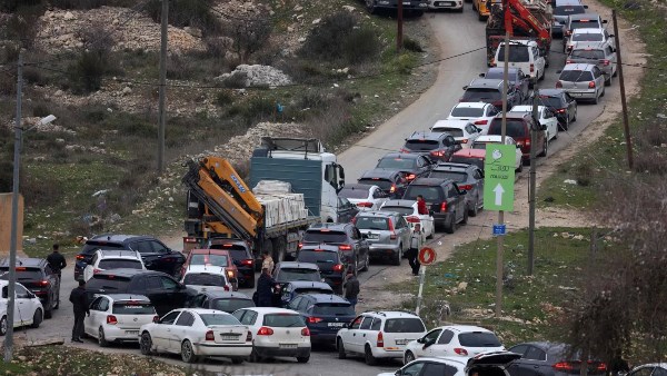 مساعدات غزة تحت الحصار.. 900 عائق إسرائيلي تعرقل وصول الإغاثة للفلسطينيين