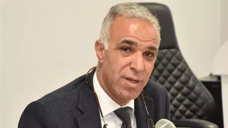 أستاذ عبريات: رفع الولايات المتحدة الأمريكية العقوبات عن رئيس سوريا إجراء مسرحي