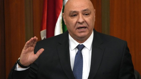 الرئيس اللبناني يحث القضاء على إصدار لائحة اتهام بشأن تفجير مرفأ بيروت