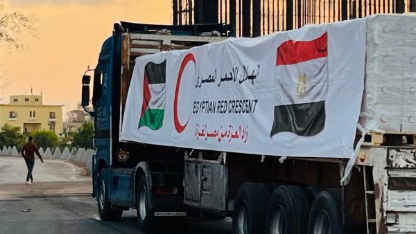 الهلال الأحمر المصري ينسق إدخال المساعدات إلى غزة.. تفاصيل