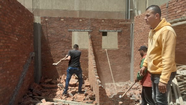 وقف 12 حالة تعد وبناء على الأراضي الزراعية وأدوار مخالفة بالمحلة في الغربية