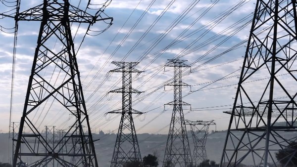 الكهرباء: تكلفة إنتاج الكيلووات 8.77 جنيه.. والدولة تتحمل 371 مليار جنيه سنويًا لدعم الكهرباء