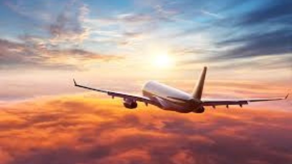 عاصفة شمسية فوق السحاب.. هل يصبح الطيران في مرمى الخطر الفضائي؟