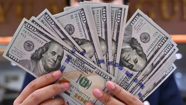 مفاجأة في سعر الدولار بمنتصف التعاملات.. قفزة جديدة وهذا أعلى سعر الآن