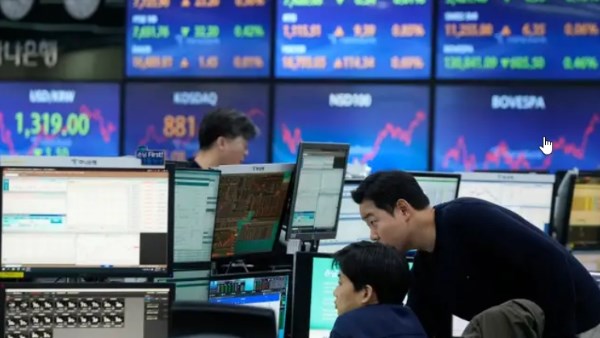 مؤشرات الأسهم الآسيوية تغلق متباينة وسط حالة من عدم اليقين بشأن الملاحة عبر مضيق هرمز