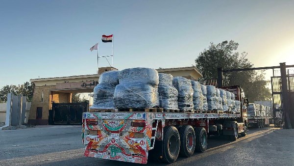 قافلة زاد العزة 247 تشق طريقها إلى غزة محملة بالمساعدات الإنسانية