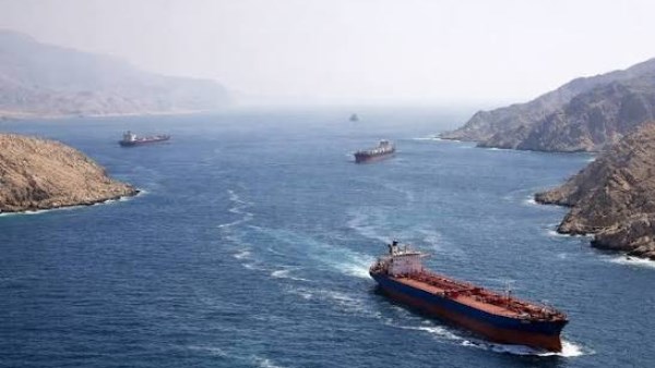 إيران: مضيق هرمز دخل مرحلة جديدة.. ومحادثات مع سلطنة عمان لوضع آلية مشتركة لإدارته