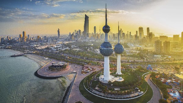 إرنا: السفير الإيراني في الكويت يلتقي 4 محتجزين منذ 3 أشهر