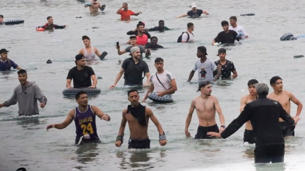 إقالة موظفة حكومية بإسبانيا بعد نشرها أرقامًا عن أزمة المهاجرين في سبتة