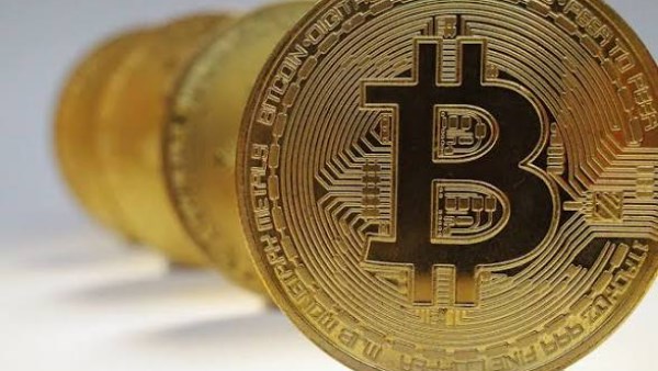البيتكوين يحافظ على تداولاته فوق 63 ألف دولار