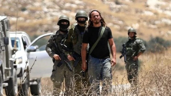 قوات الاحتلال تقتحم قرية فلسطينية