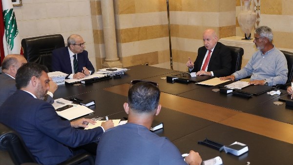 رئيس وزراء لبنان: إعادة إعمار البلدات الجنوبية أولوية وطنية.. ودعم متواصل لعودة آمنه للأهالي