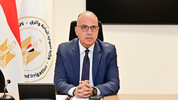 وزير الري يبحث مع قيادات الوزارة جهود دعم التحول الرقمي