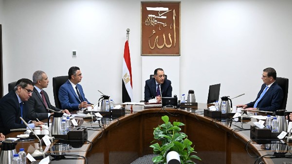 رئيس الوزراء يتابع جهود توافر المخزون الاستراتيجي من السلع والمنتجات الأساسية