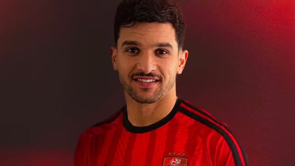 الجزائري “منصف بقرار” ينضم لمعسكر الأهلي في إسبانيا استعدادًا للموسم الجديد