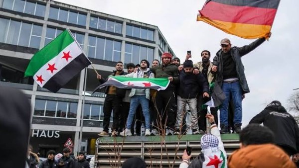 ألمانيا تراجع أوضاع 8320 سورياً وتلغى “الحماية” عن 23.2% منهم
