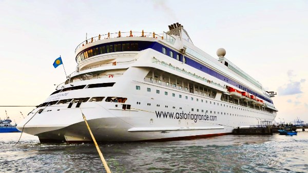 ميناء غرب بورسعيد يستقبل السفينة السياحية ASTORIA GRANDE