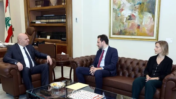 ماكرون يدعو لبنان إلى اجتماع تحضيري في باريس لدعم الجيش اللبناني وقوى الأمن