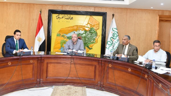 محافظ الفيوم يتابع موقف مشروعات الخطة الاستثمارية ويشدد على سرعة إنهاء الإجراءات