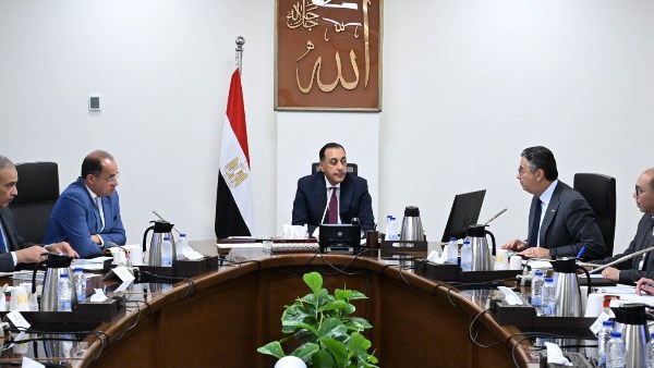 رئيس الوزراء يستعرض الإجراءات التنفيذية لفض التشابكات المالية بين هيئة السلع التموينية و”المالية”