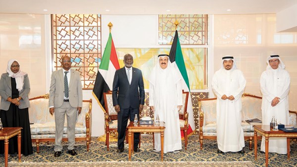 وزير مالية الكويت يبحث مع نظيره السوداني الخطط الكفيلة بتنمية العلاقات بين البلدين خلال الفترة المقبلة