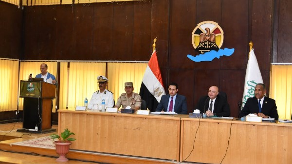 محافظ الفيوم: تجاوز التحديات وتحسين الخدمات يتطلبان الجدية وتضافر جهود أجهزة المحافظة