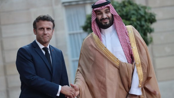 ولي العهد السعودي في باريس.. مباحثات حول الحرب في الشرق الأوسط وتعزيز الشراكة