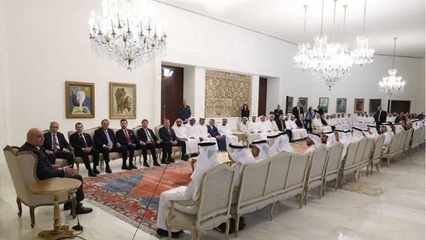 الرئيس اللبناني يدعو رجال الأعمال الإماراتيين إلى الاستثمار في بلاده