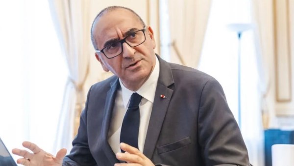 فرنسا: إصابة ثلاثة أشخاص وانقطاع الكهرباء عن نحو 2200 شخص جراء عواصف رعدية شديدة