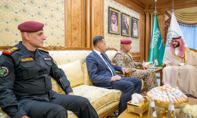 وزير الدفاع السعودي يبحث مع مسؤول عراقي العلاقات الدفاعية