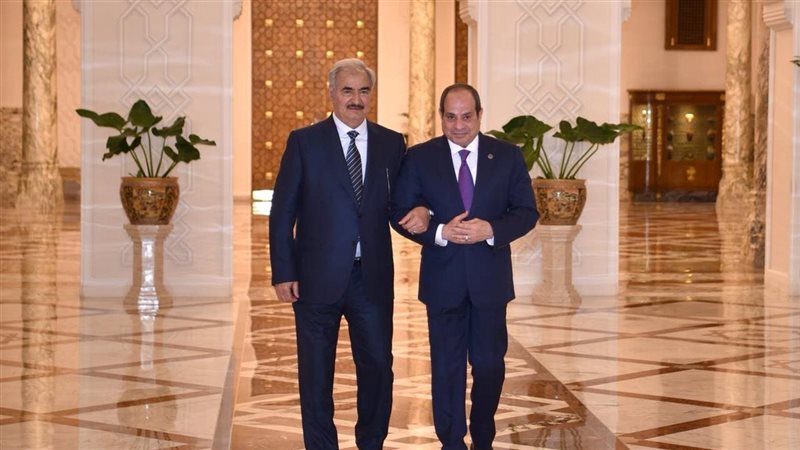رسائل الرئيس السيسي للمشير خليفة حفتر: موقفنا ثابت بالحفاظ على وحدة ليبيا وعقد الانتخابات البرلمانية والرئاسية.. وندعم أمن واستقرار وضمان وحدة وسلامة أراضيها