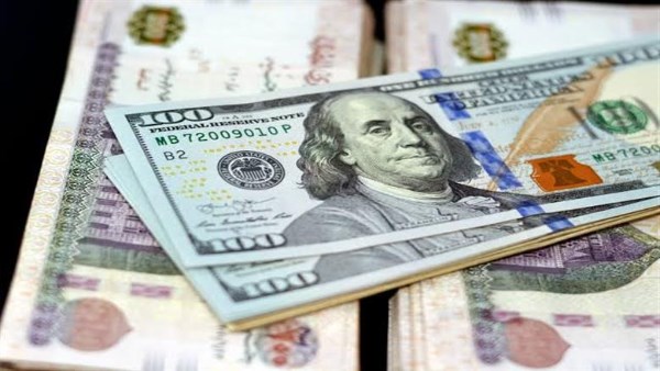 سر هبوط الدولار إلى أقل من 50 جنيهًا.. خبير يكشف مفاجأة