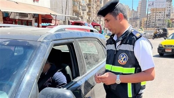 حقيقة سحب الرخصة بسبب شنط الملابس.. خبير مروري يحسم الجدل ويكشف الحالات التي تستوجب المخالفة