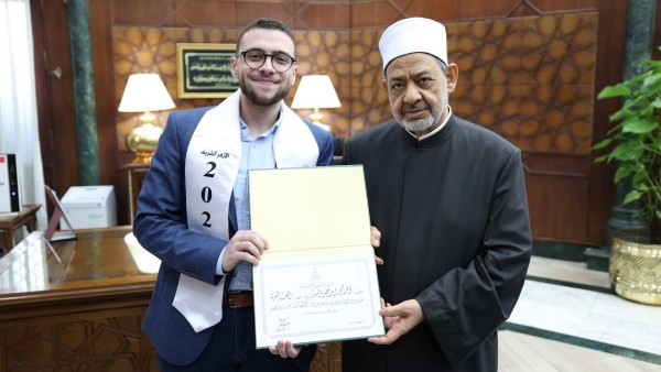 100 ألف جنيه وعمرة.. شيخ الأزهر يكرم أوائل الثانوية الأزهرية ويوجه لهم رسالة مؤثرة