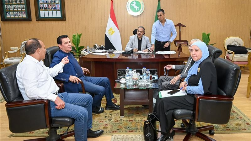 محافظ الشرقية يلتقي أعضاء مجلسي الشيوخ والنواب لبحث مطالب وشكاوى المواطنين
