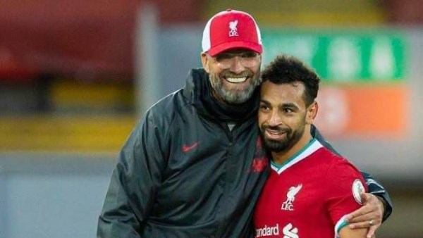 كلوب يدعم قرار محمد صلاح: يعرف جيدًا ما يفعله ولا يحتاج إلى تبرير اختياراته