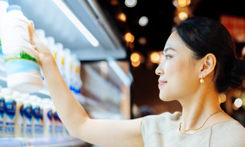 “طبيعي ومنخفض السكر”.. عبارات تمنح الطعام هالة صحية زائفة
