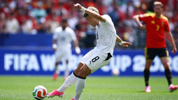 الأهلي يرفع عرضه لتجديد عقد إمام عاشور.. وينتظر رد اللاعب