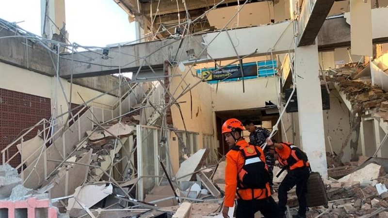 ارتفاع حصيلة ضحايا زلزال إندونيسيا إلى 47 شخصا وتضرر مئات المنازل والمدراس