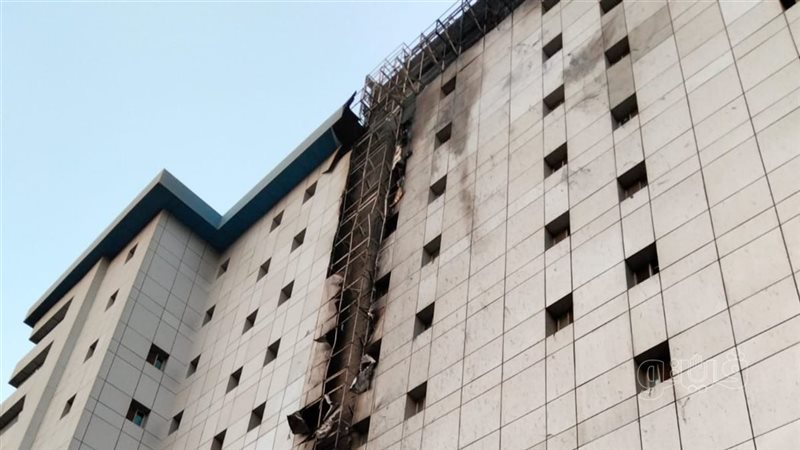 اندلاع حريق داخل مبنى قسم الكبد بحميات إمبابة والدفع بـ 5 سيارات إسعاف (فيديو وصور)