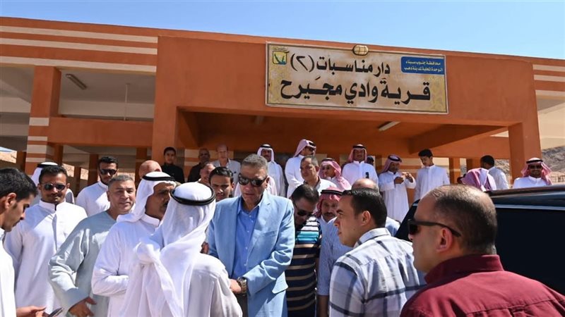 محافظ جنوب سيناء يبحث مع مشايخ وعواقل دهب مطالب المواطنين وخطة تطوير المدينة