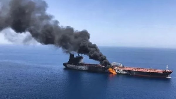 انفجار قرب ناقلة بسواحل عمان