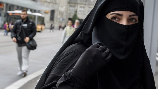إيطاليا تتجه لحظر شامل للنقاب والبرقع.. مشروع قانون يلغي الاستثناءات الدينية ويشدد العقوبات