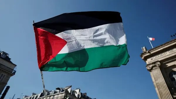 102 دبلوماسي فرنسي وبريطاني سابق يحذرون: فلسطين تمحى أمام أعين العالم
