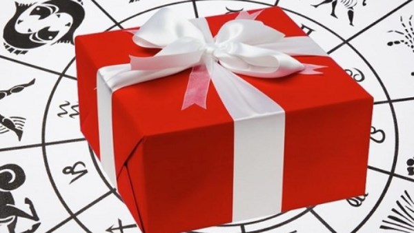 5 أبراج ترى الهدايا أفضل لغة للحب.. هل برجك بينها؟
