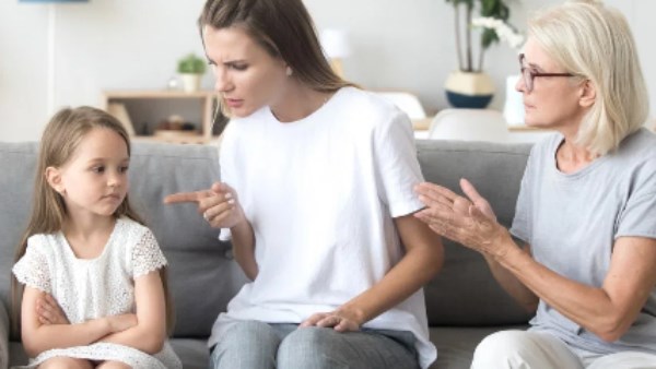 10 ردود ذكية تمنع الآخرين من التدخل في تربية أطفالك دون إحراج