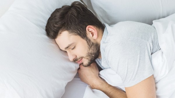 هل نحتاج فعلًا إلى 8 ساعات من النوم؟..  دراسة تكشف الحقيقة وراء القاعدة الشهيرة