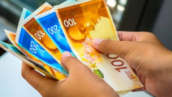 حصار اقتصادي إسرائيلي..  المالية الفلسطينية تعلن صرف 50% من رواتب شهر مايو